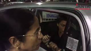 Video of Mamata Banerjee dropping Shah Rukh Khan to airport goes viral [upl. by Eiffe]