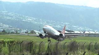 Take off Boeing 737300 Air Madagascar5RMFH from GillotFmeeRUN [upl. by Mitch]