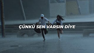 Yüzyüzeyken Konuşuruz  Sen Varsın Diye  Sözleri Lyrics [upl. by Rubie]