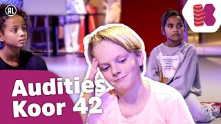 SPANNEND 😳 WIE KOMEN ER IN HET NIEUWE KOOR Vlog 124  Audities Koor 42  Kinderen voor Kinderen [upl. by Marena]