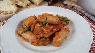 SALSICCIA IN UMIDO CON PATATE E PEPERONI  Ricetta facile [upl. by Ileray619]