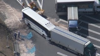 長野道で１人死亡３０人搬送 バスなど１０台、多重事故 [upl. by Attekal]