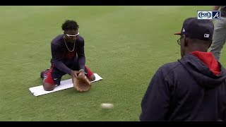 Ron Washington runs Braves rookie Ozzie Albies through fielding drills [upl. by Berneta]