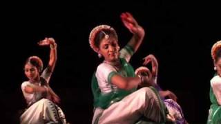 leprojecteurcom présente Madhavi Mugdal au festival de Vaison Danse Part 2 [upl. by Adniram453]