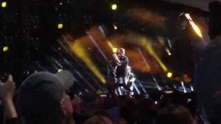 Blake Shelton  Footloose Live CMA Fest 2013 [upl. by Gunas40]