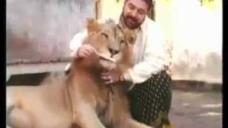 Teepu Pehlwan Late TruckanWala Lahore With his Lion [upl. by Anitan]