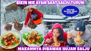 NEKAT MAKAN MIE AYAM DIBAWAH HUJAN SALJU😋 [upl. by Kola]