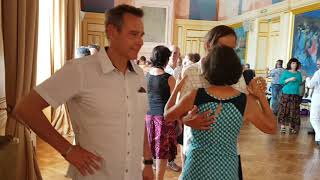 Initiation au tango à la mairie de Tarbes  Tarbes en Tango 2018  Mercredi 22 août 2018 [upl. by Margaretha49]