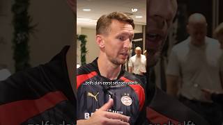 Luuk de Jong snoert critici de mond ‘Past perfect bij mij’ 🤝 PSV Bosz [upl. by Pallaten]