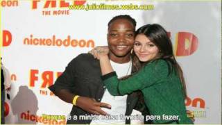 TRADUÇÃO Leon Thomas amp Victoria Justice  Song 2 You  The Diddly Bops  Português do Brasil [upl. by Tinya]