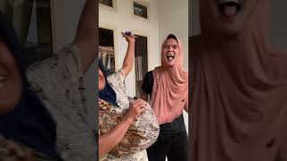 Bayi besar Mau minum susu ngakak shortsvideo simamat comedy funny [upl. by Hnil]