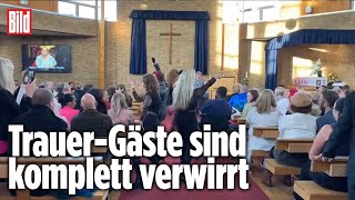 Verrückter Flashmob mitten auf einer Beerdigung [upl. by Enorej]