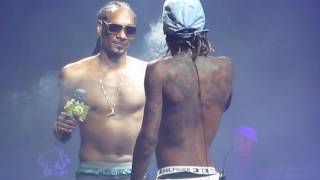 WIZ KHALIFA VS SNOOP DOGG SMOKING CONTEST LIVE ON STAGE [upl. by Eanal]