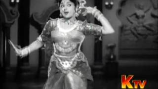 Padmini Vyjayanthimala  Kannum Kannum Kalandhu song Tamil hit movie song Vanjikkootai Vaaliban 1958 [upl. by Alaehs826]