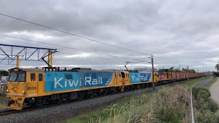 EF 30226 30059 DL 9734 with Train 229 approaching Kahikatea drive crossing Hamilton NIMT 4K [upl. by Ettore]