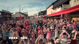 CNY 2012 开心乐龙龙  MY Astro 新年万人MV 高清版MP4 [upl. by Nwatna489]