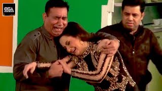 NASIR CHINYOTI KA NARGIS KE SATH THARAK PUNA  Best Comedy Scenes in Stage DramaVery Funny😂 [upl. by Nehtanoj]