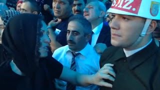 Şehidin ablası askerin gözyaşlarını sildi [upl. by Blim389]