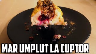 Mar copt umplut cu fulgi de ovaz si coacaze  Stuffed baked apple with oats and black currants [upl. by Yot84]