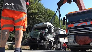 24062020  VN24  LKW Bergung nach Unfall auf A44 bei Unna [upl. by Zsolway]