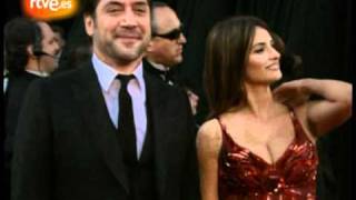 Premios Oscar  Javier Bardem y Penélope Cruz en la alfombra roja de los Oscar [upl. by Tnilk211]