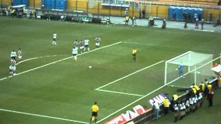 Corinthians x Fluminense  12062011  William batendo penalti [upl. by Norrab480]