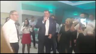 DODIK PJEVA NA SVADBI [upl. by Ebaj]