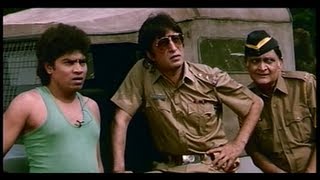 Inspector Shakti Kapoor brings Johnny Lever to the College to Identify the Killers Khiladi [upl. by Airottiv]