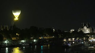 La vasque paralympique senvole dans le ciel de Paris  AFP Images [upl. by Nwavahs]