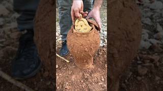 treasure Hunter with metal detecting gold found a treasure كنوز ودفائن [upl. by Arlinda62]