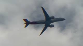 Embraer E190E2 Aircraft  Helvetic Airways  Flying Between Zurich amp London City Airport [upl. by Cathrine]