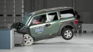 2003 Honda Element moderate overlap test [upl. by Harragan]