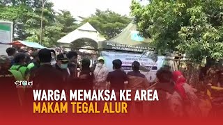 Ziarah Makam Ditutup Warga Jebol Pagar Pintu Masuk TPU Tegal Alur [upl. by Syla293]