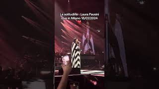 Laura Pausini canta la Solitudine a Milano in concerto [upl. by Ominorej840]