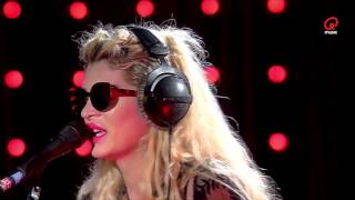 The BSMNT Era Istrefi  Bonbon live bij Q [upl. by Lavoie]