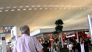 シャルル・ド・ゴール空港内のエスカレーター20060622 escalator [upl. by Claude300]