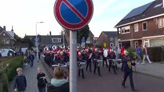 Kamper Trompetterkorps in nieuw uniform door Alphen aan den Rijn [upl. by Kilroy416]