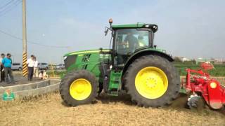 John Deere 6215R vs Fendt 724 Vario [upl. by Manson]