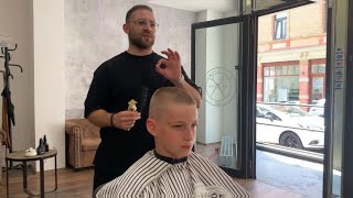 BUZZ CUT TRANSFORMATION 😍 KIND BEKOMMT EINEN BUZZ CUT [upl. by Lupien677]