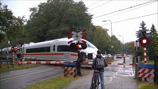 Spoorwegovergang DriebergenZeist  Dutch railroad crossing [upl. by Lipp]