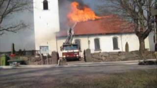 Feuerwehr  Flashover  Rauchgasdurchzündung beim Brand einer Kirche in Schweden [upl. by Frame129]