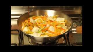 Recetas  Wok de verduras y ravioles  La Salteña [upl. by Sanderson814]