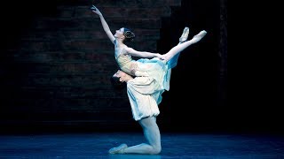 Romeo and Juliet – Balcony pas de deux Federico Bonelli Lauren Cuthbertson The Royal Ballet [upl. by Gerstein]